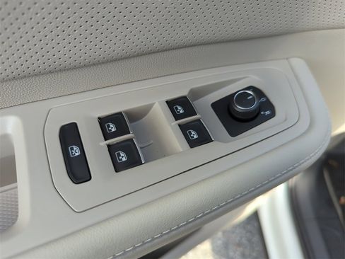 New 2026 Volkswagen Atlas SE image 30