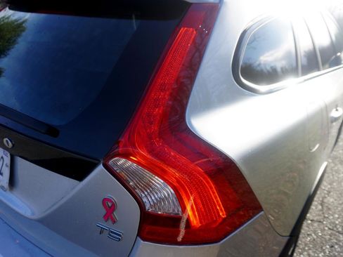 Used 2018 Volvo V60 T5 Cross Country w/ Convenience Package image 11