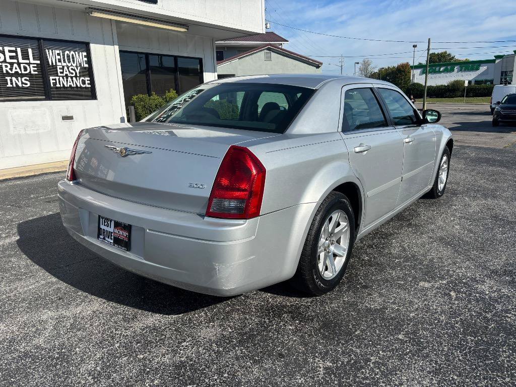 Used 2006 Chrysler 300 RWD image 6