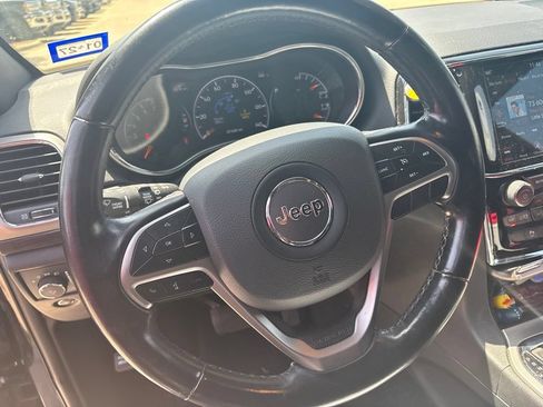 Used 2022 Jeep Grand Cherokee Laredo X RWD image 31