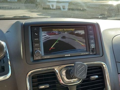 Certified 2016 Chrysler Town & Country Touring w/ Driver Convenience Group FWD image 23