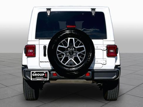 Used 2026 Jeep Wrangler Unlimited Sahara AWD/4WD image 5