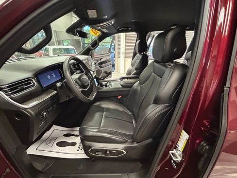Used 2024 Jeep Wagoneer L Series II w/ Flexible Seating Group AWD/4WD image 58