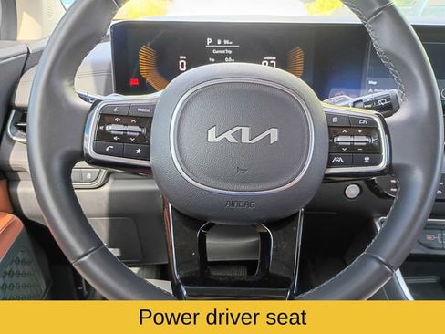 Used 2025 Kia Carnival EX FWD image 13