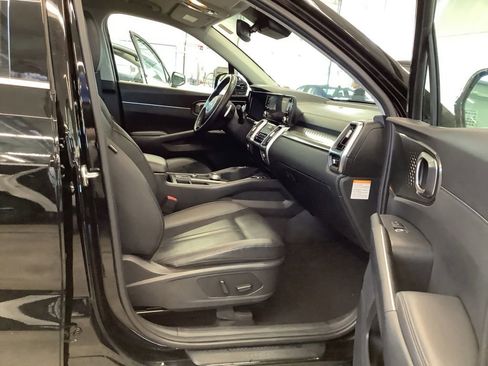 Certified 2023 Kia Sorento EX AWD/4WD image 10