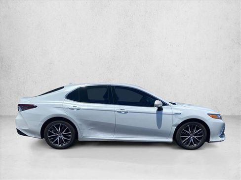 Used 2021 Toyota Camry XLE FWD image 4