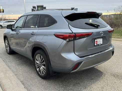 Certified 2022 Toyota Highlander Platinum image 49