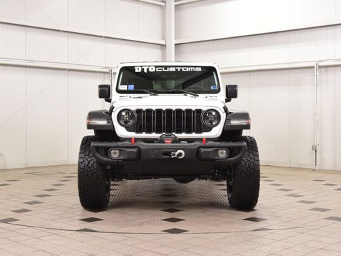 Used 2024 Jeep Wrangler Unlimited Rubicon w/ Capability Package image 2