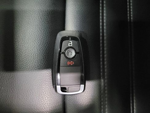 Used 2024 Ford Edge SEL image 32