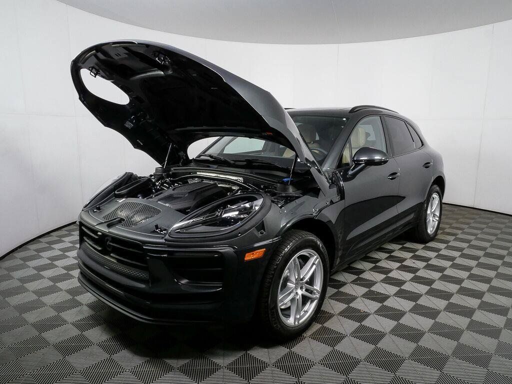 Certified 2026 Porsche Macan AWD/4WD image 33