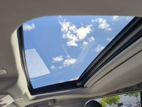 Certified 2024 Toyota Highlander XLE image 20