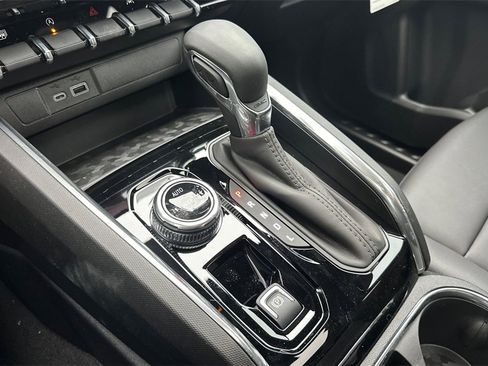 New 2026 GMC Canyon Elevation w/ Convenience Package image 18