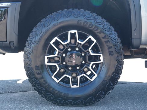 Used 2024 GMC Sierra 2500 AT4X AWD/4WD image 32