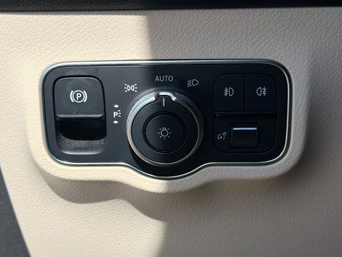 Used 2021 Mercedes-Benz GLB 250 image 33