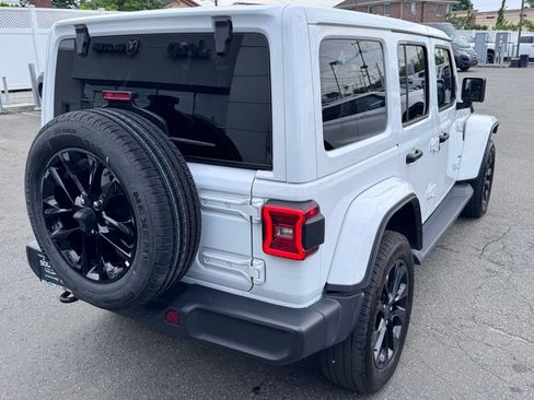 Used 2025 Jeep Wrangler Unlimited Sahara AWD/4WD image 7