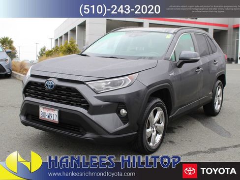 Used 2021 Toyota RAV4 XLE Premium image 3