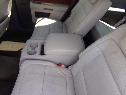 Used 2010 Ford Flex Limited FWD image 17