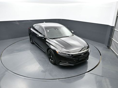 Used 2018 Honda Accord EX image 18