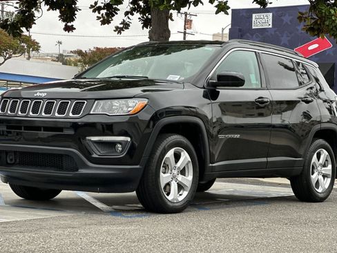 Used 2020 Jeep Compass Latitude w/ Cold Weather Group AWD/4WD image 8