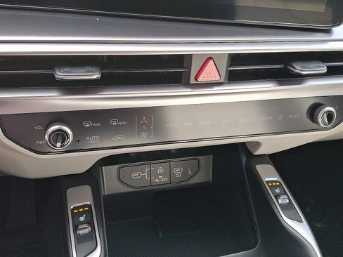 New 2025 Kia Sorento EX image 13