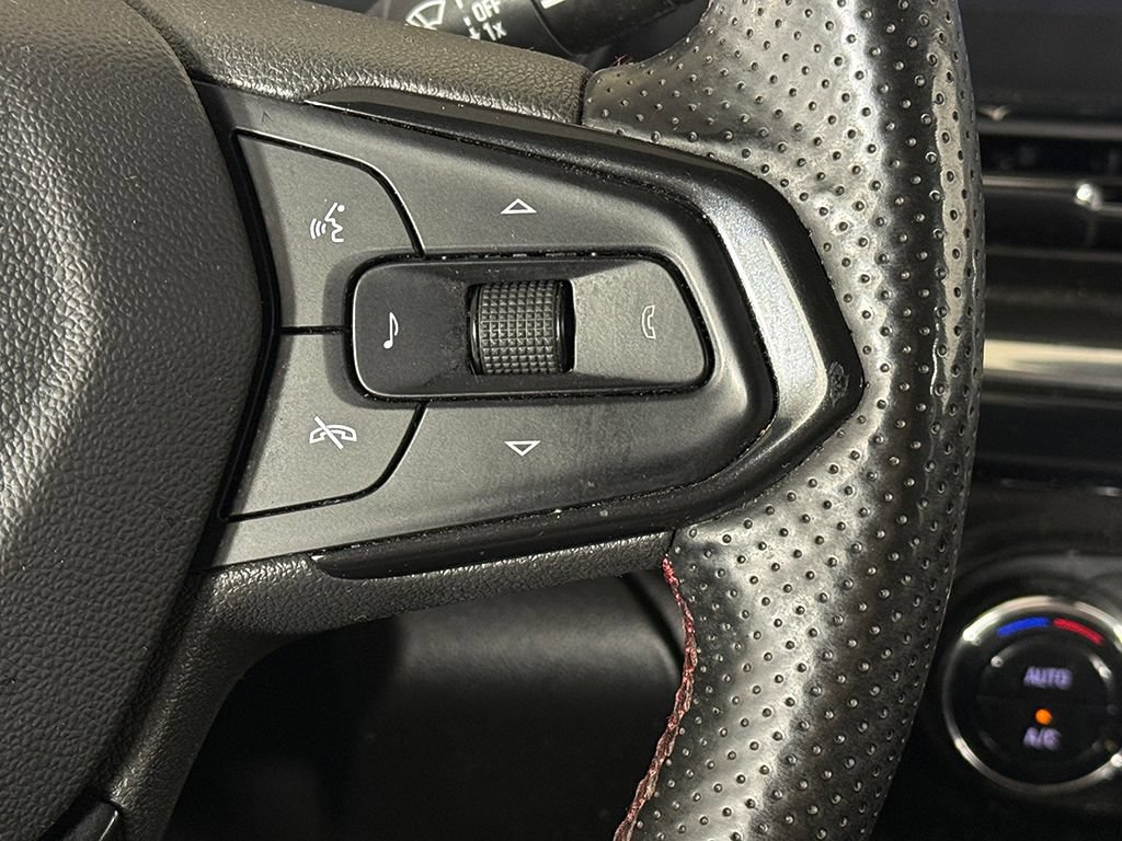 Used 2024 Chevrolet Trax RS FWD image 27