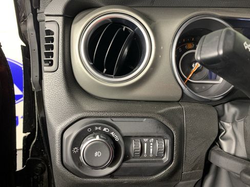 Used 2022 Jeep Wrangler Unlimited Sahara w/ LED Lighting Group image 17