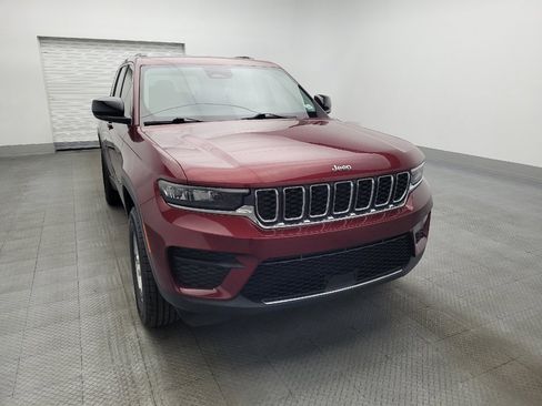 Used 2023 Jeep Grand Cherokee Laredo image 14