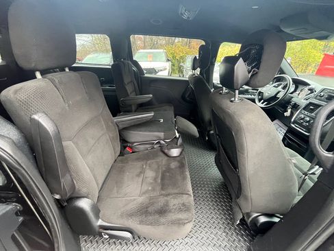 Used 2015 Dodge Grand Caravan SE image 7