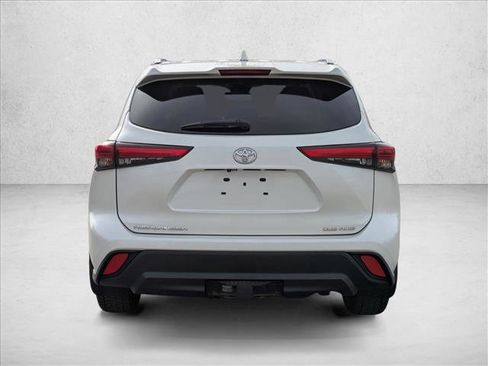 Used 2020 Toyota Highlander XLE image 9