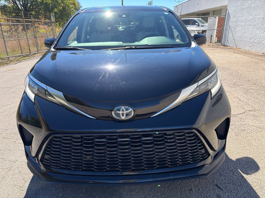 Used 2022 Toyota Sienna XSE AWD/4WD image 7