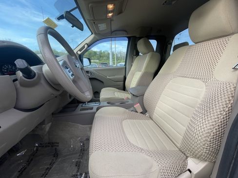 Used 2015 Nissan Frontier SV image 8