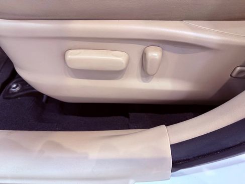 Used 2015 Toyota Venza XLE image 19