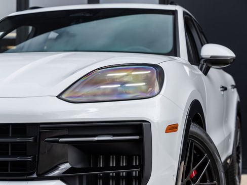 New 2026 Porsche Cayenne GTS image 18