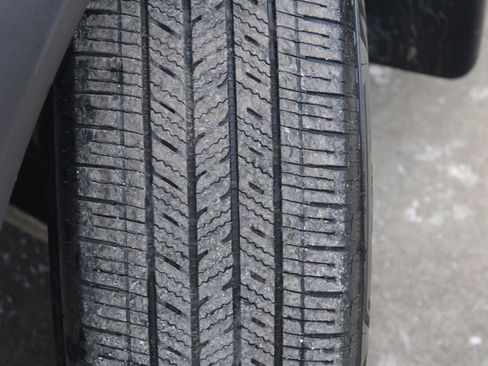 Used 2023 Nissan Rogue S image 13