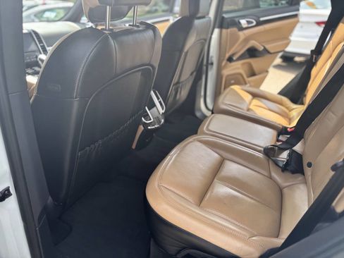 Used 2018 Porsche Cayenne Platinum Edition AWD/4WD image 29