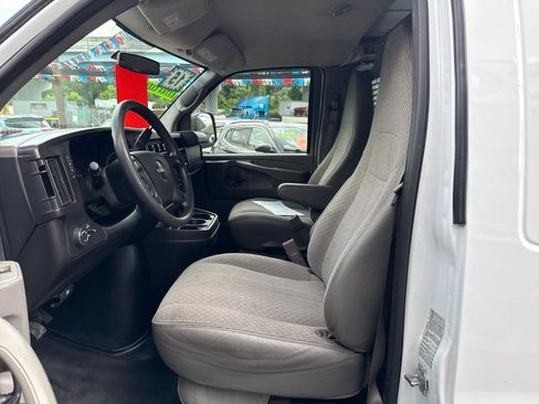 Used 2015 GMC Savana 2500 RWD image 9
