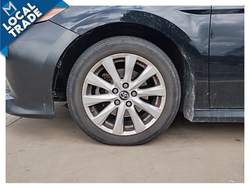 Used 2018 Toyota Camry LE image 10