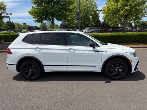 Used 2023 Volkswagen Tiguan SE R-Line AWD/4WD image 9