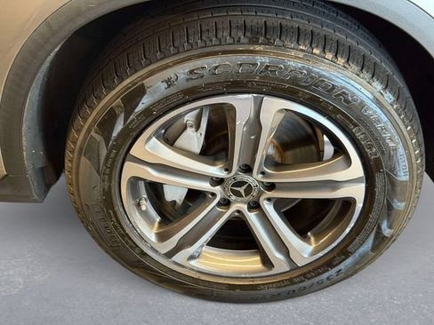 Used 2019 Mercedes-Benz GLC 300 4MATIC image 8