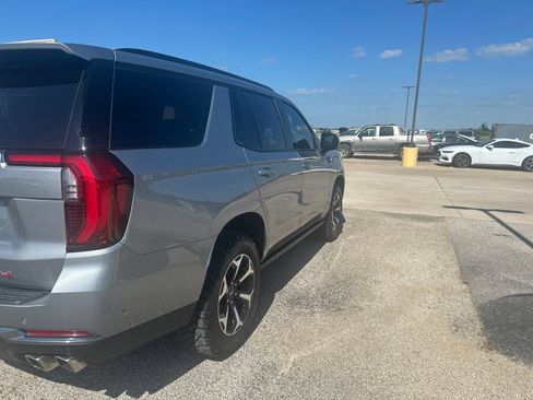 Used 2025 GMC Yukon AT4 w/ AT4 Premium Package AWD/4WD image 5