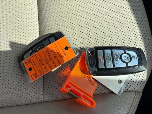 Used 2020 Ford Escape SEL FWD image 29