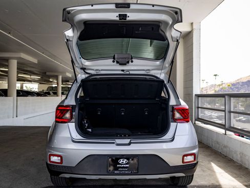 Used 2025 Hyundai Venue SEL FWD image 28
