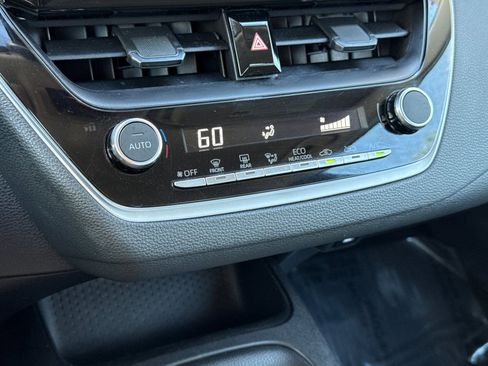 Used 2025 Toyota Corolla LE FWD image 18