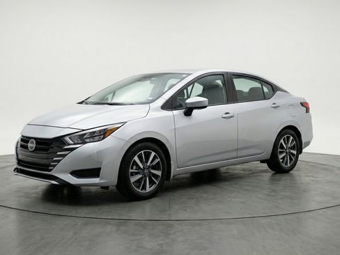 Used 2025 Nissan Versa SV FWD image 3