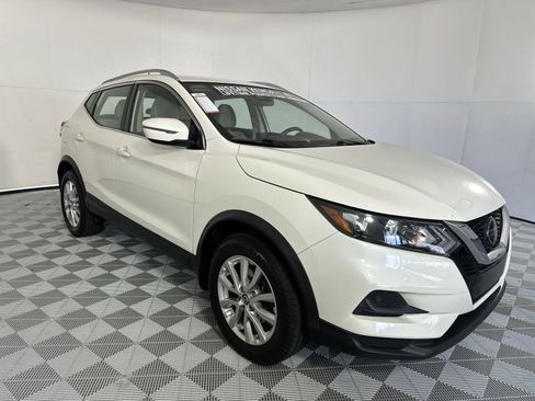 Used 2020 Nissan Rogue Sport SV FWD image 2