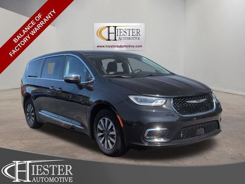 Used 2023 Chrysler Pacifica Limited FWD image 1