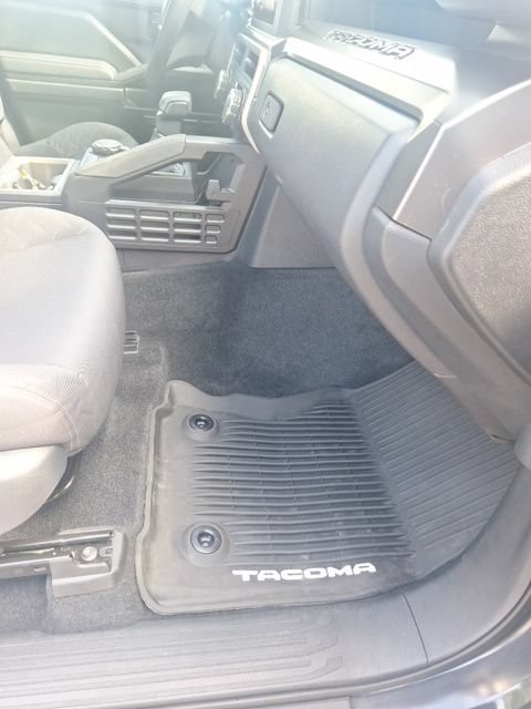 Used 2025 Toyota Tacoma SR5 AWD/4WD image 19