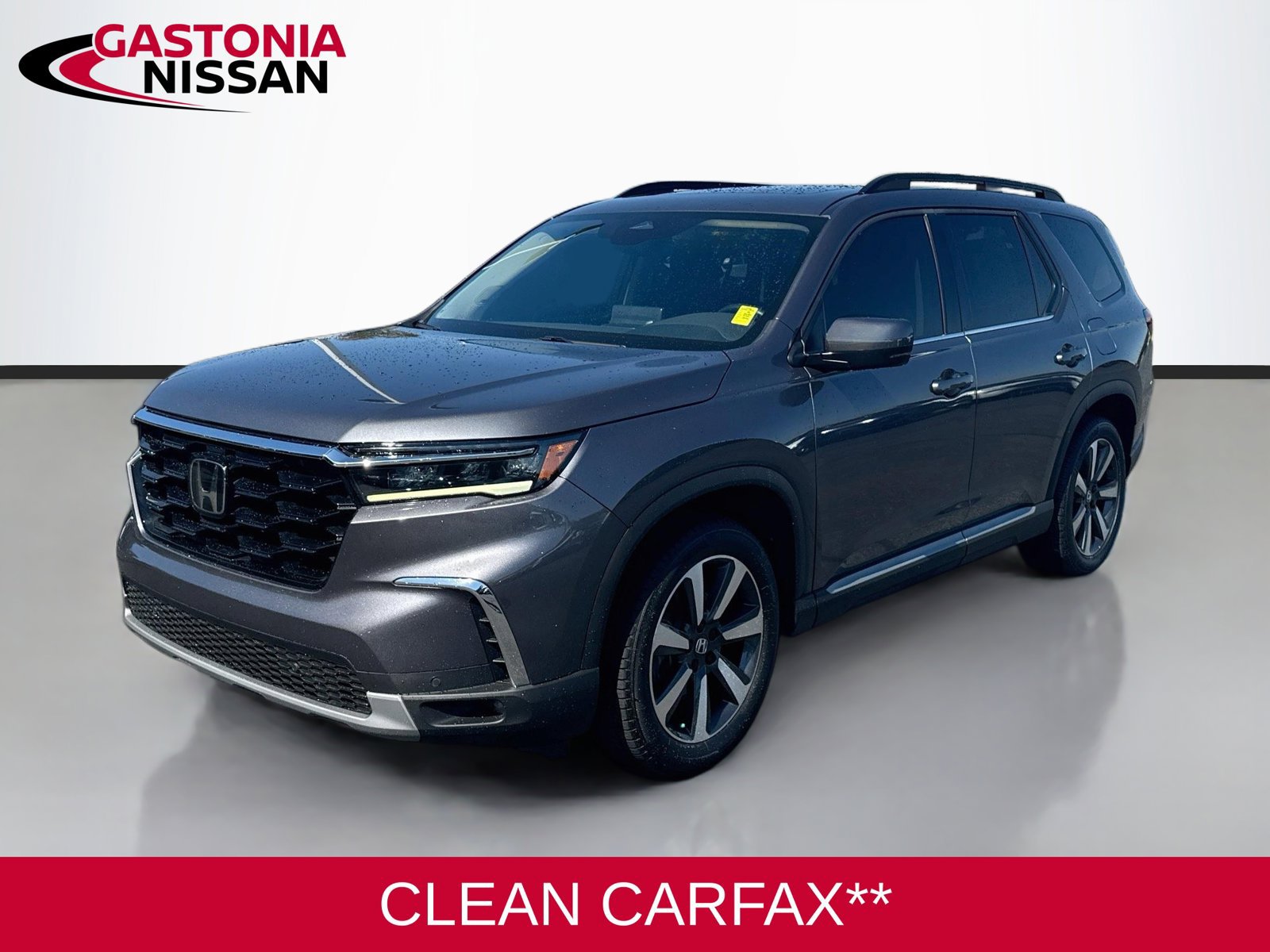Used 2024 Honda Pilot Touring image 3