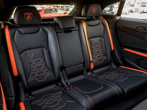 Used 2025 Lamborghini Urus SE AWD/4WD image 31