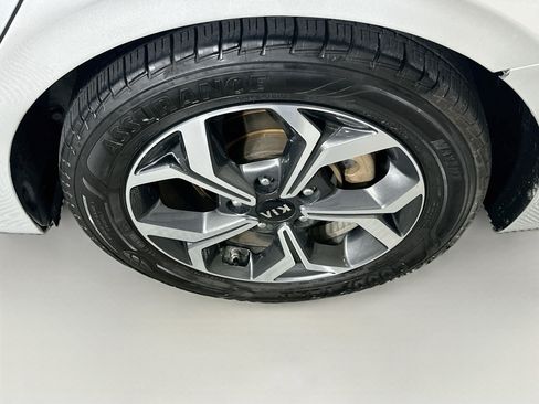 Used 2020 Kia Forte LXS FWD image 11